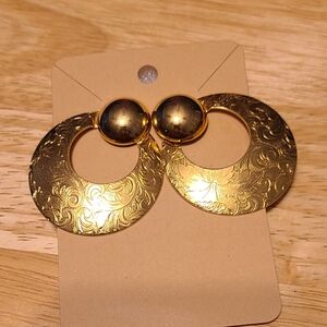 Vintage Avon Gold Tone Paisley Embossed Convertible Pierced Earrings